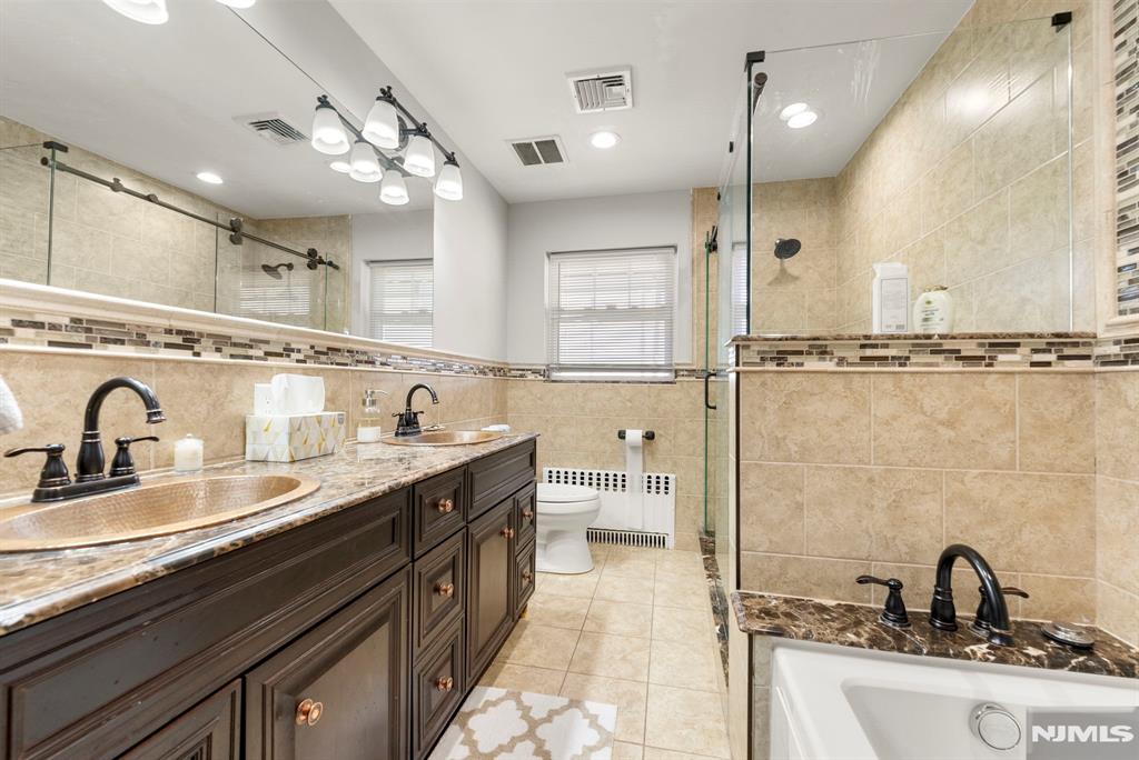 1070 Cumbermeade Road Fort Lee, NJ 07024 - Photo 17 of 34