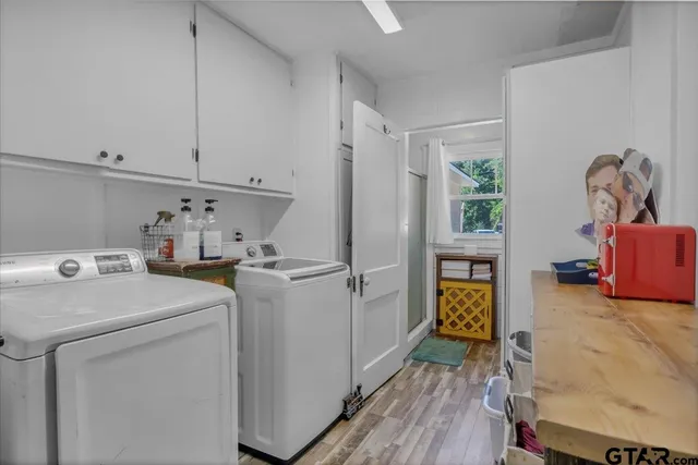 a view of utility room with washer and dryer