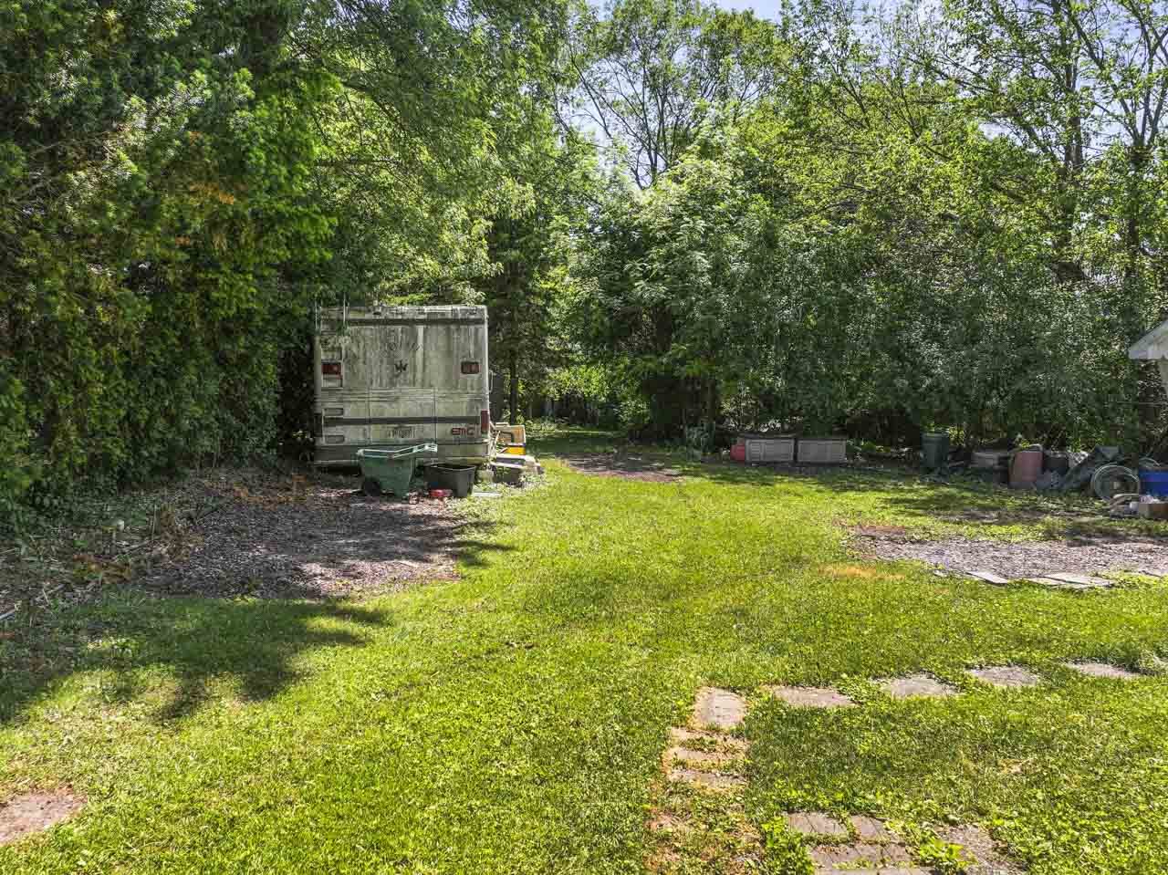 309 Landmeier Road Elk Grove Village, IL 60007 - Photo 5 of 15 a view of a back yard