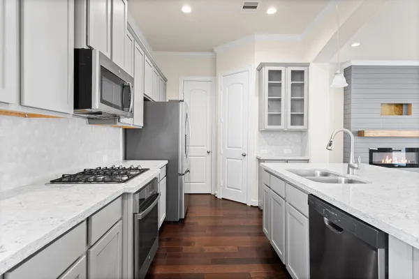 $2,700 | 2021 Cambridge Heights Place, Houston, TX 77045