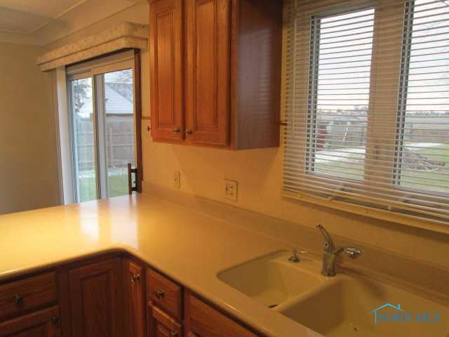 617 North Stadium Road Oregon, OH 43616 - Photo 8 of 16 Kitchen.