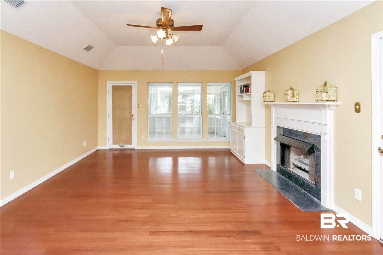 1067 Wesley Avenue Mobile, AL 36609 - Photo 9 of 30 Family Room