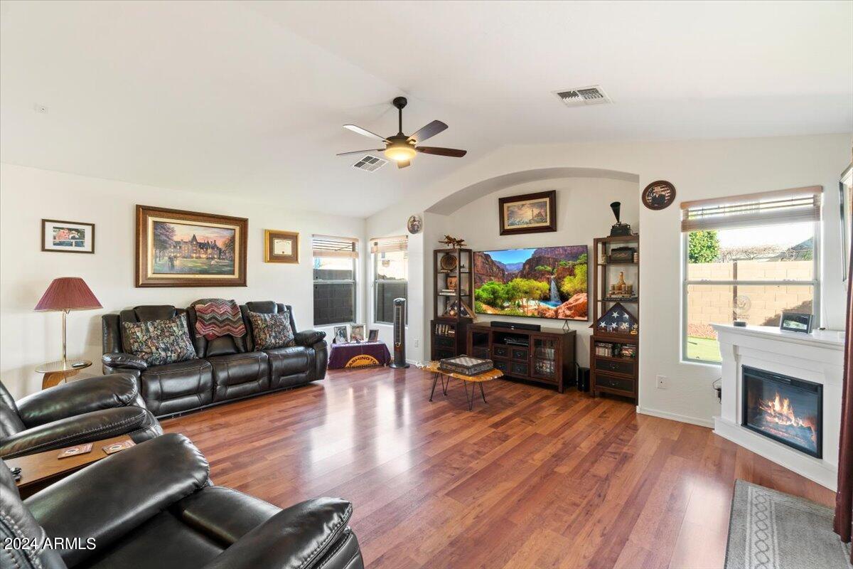 13622 West Redfield Road Surprise, AZ 85379 - Photo 2 of 23 2. Family Room