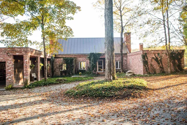 $1,495,000 | 487 Vermont Rte 100, Londonderry, VT 05155