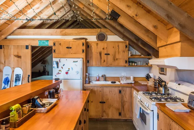 $1,495,000 | 487 Vermont Rte 100, Londonderry, VT 05155