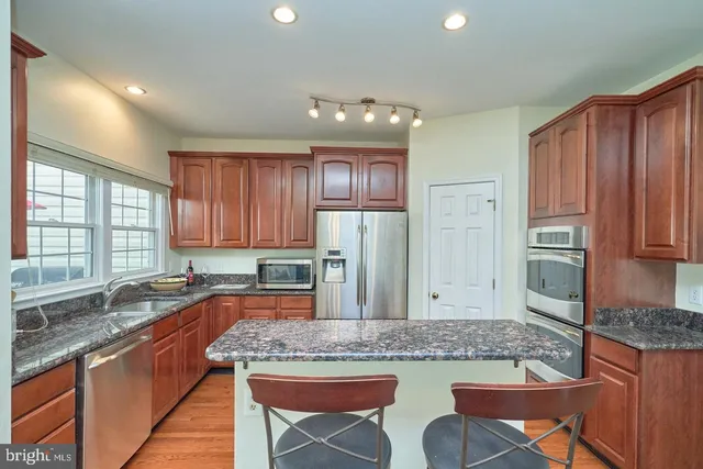 $3,600 | 4102 Kentmere Square, Fairfax, VA 22030