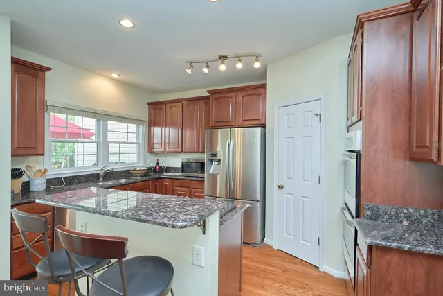 $3,600 | 4102 Kentmere Square, Fairfax, VA 22030