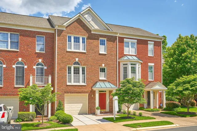 $3,600 | 4102 Kentmere Square, Fairfax, VA 22030