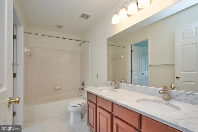 $3,600 | 4102 Kentmere Square, Fairfax, VA 22030