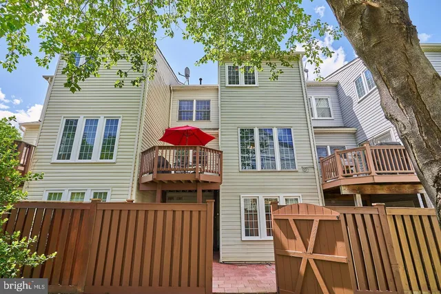 $3,600 | 4102 Kentmere Square, Fairfax, VA 22030