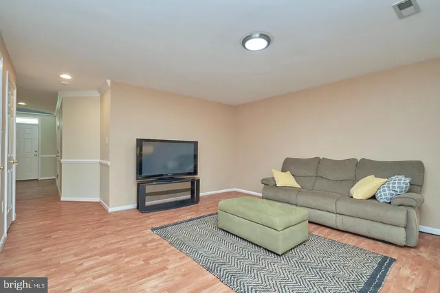 $3,600 | 4102 Kentmere Square, Fairfax, VA 22030