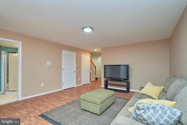 $3,600 | 4102 Kentmere Square, Fairfax, VA 22030