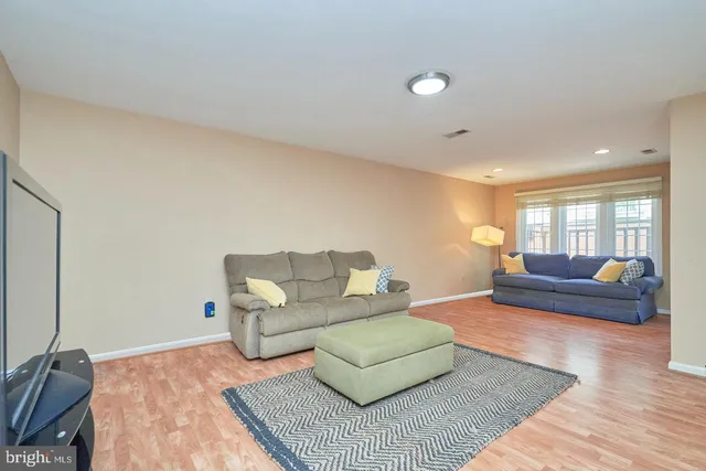 $3,600 | 4102 Kentmere Square, Fairfax, VA 22030