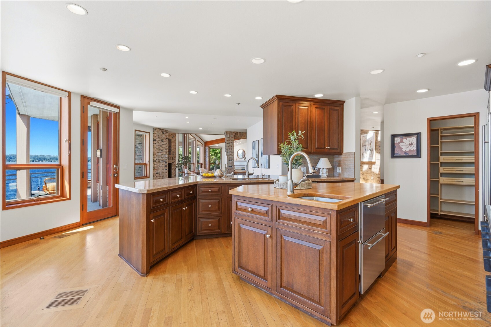 8279 West Mercer Way Mercer Island, WA 98040 - Photo 15 of 40