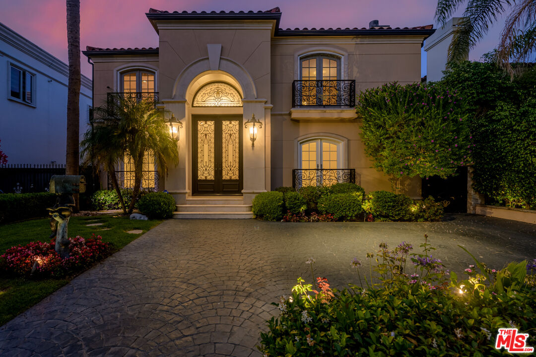 204 Foothill Road Beverly Hills, CA 90210 - Photo 1 of 33