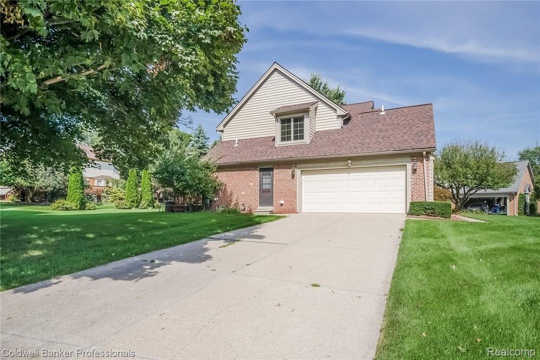 501 Sunlight Drive Rochester, MI 48309 - Photo 3 of 40 003-Side_View-2059787-medium.jpg
