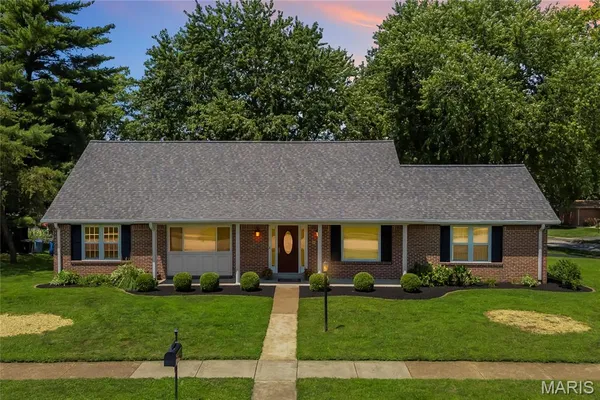 $474,900 | 1029 Fernway Lane, Creve Coeur, MO 63141