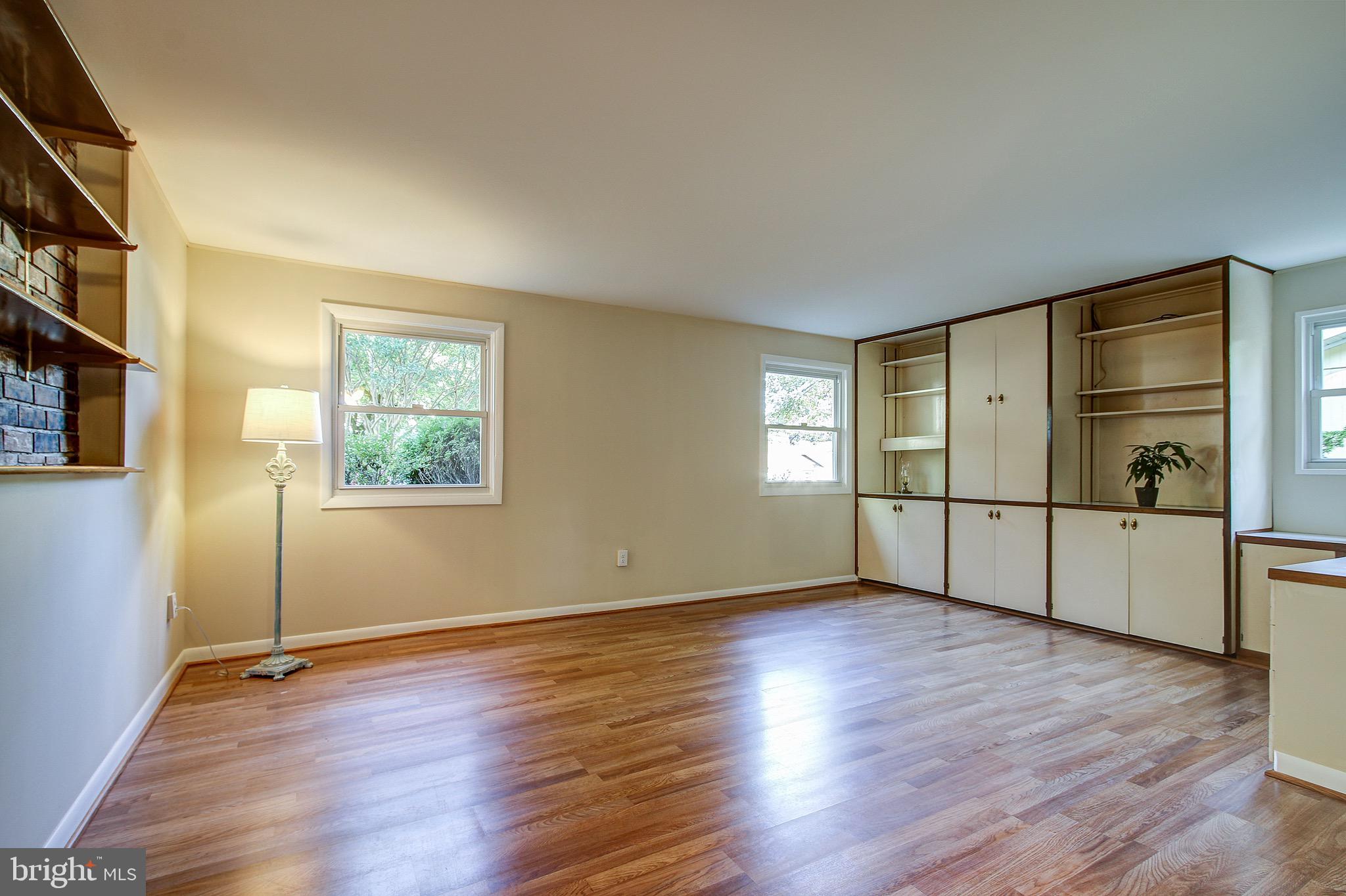 12713 Barbara Road Wheaton, MD 20906 - Photo 25 of 32 Grand Recreation Room with New Laminate Flooring.