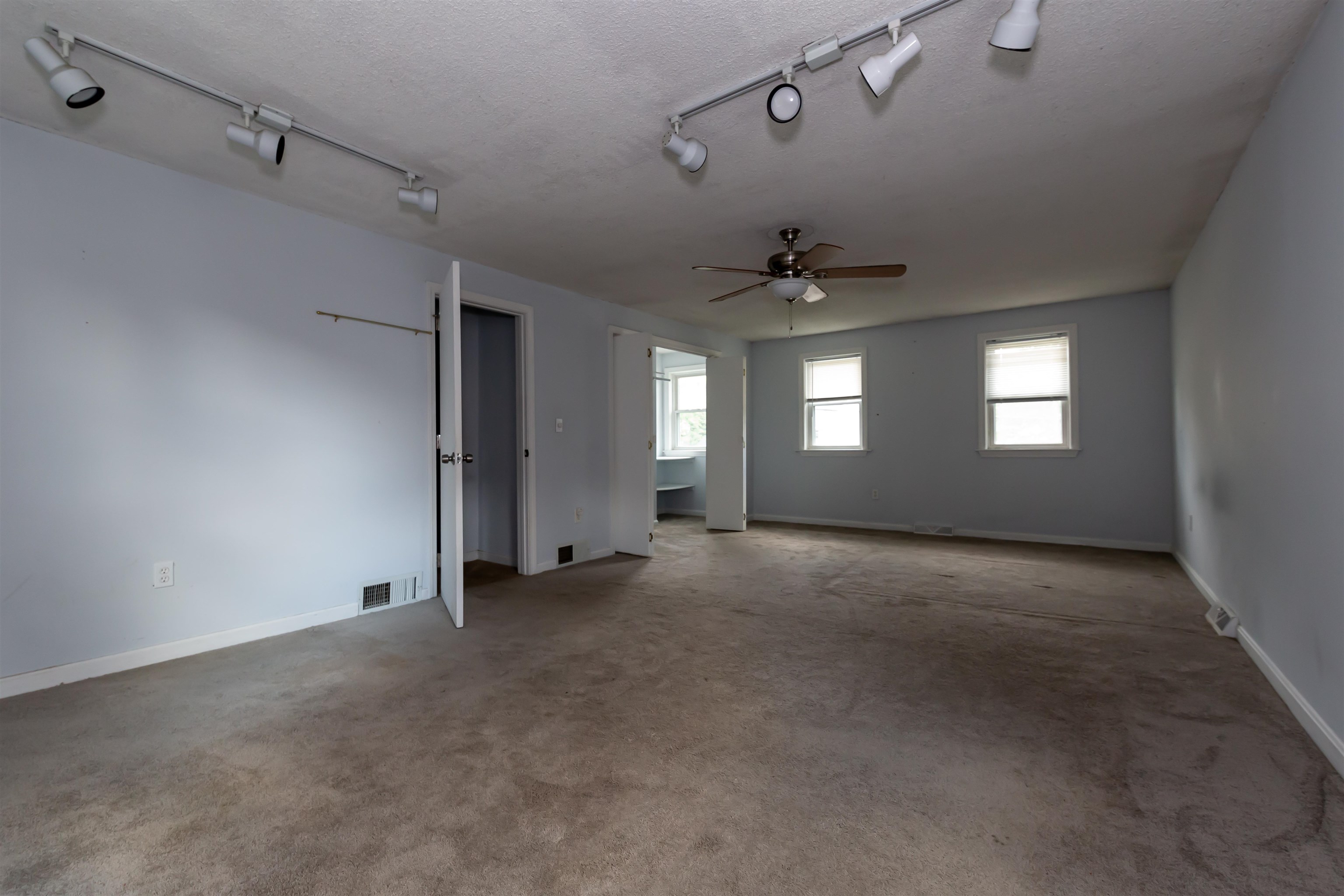 9 Ireland Street Hudson, NH 03051 - Photo 12 of 23