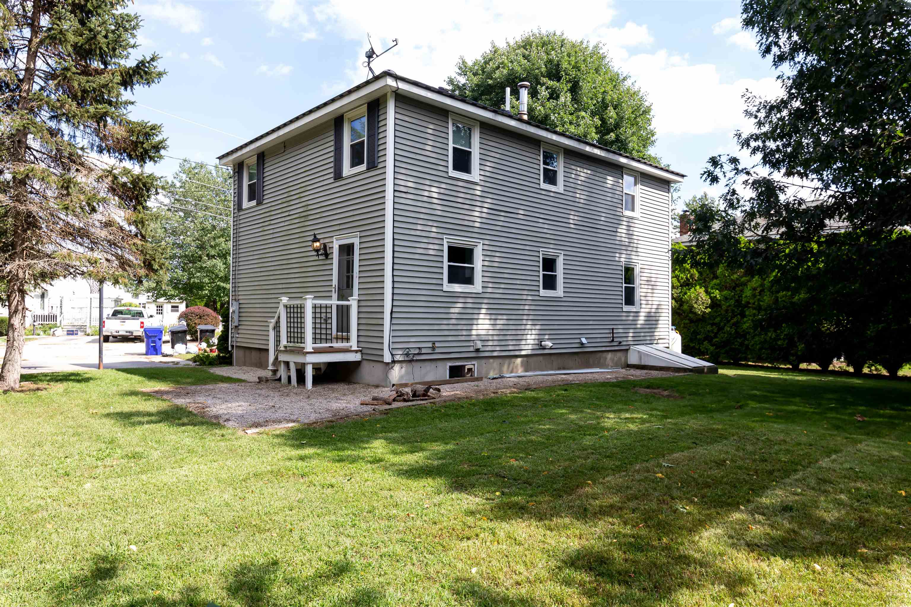 9 Ireland Street Hudson, NH 03051 - Photo 3 of 23