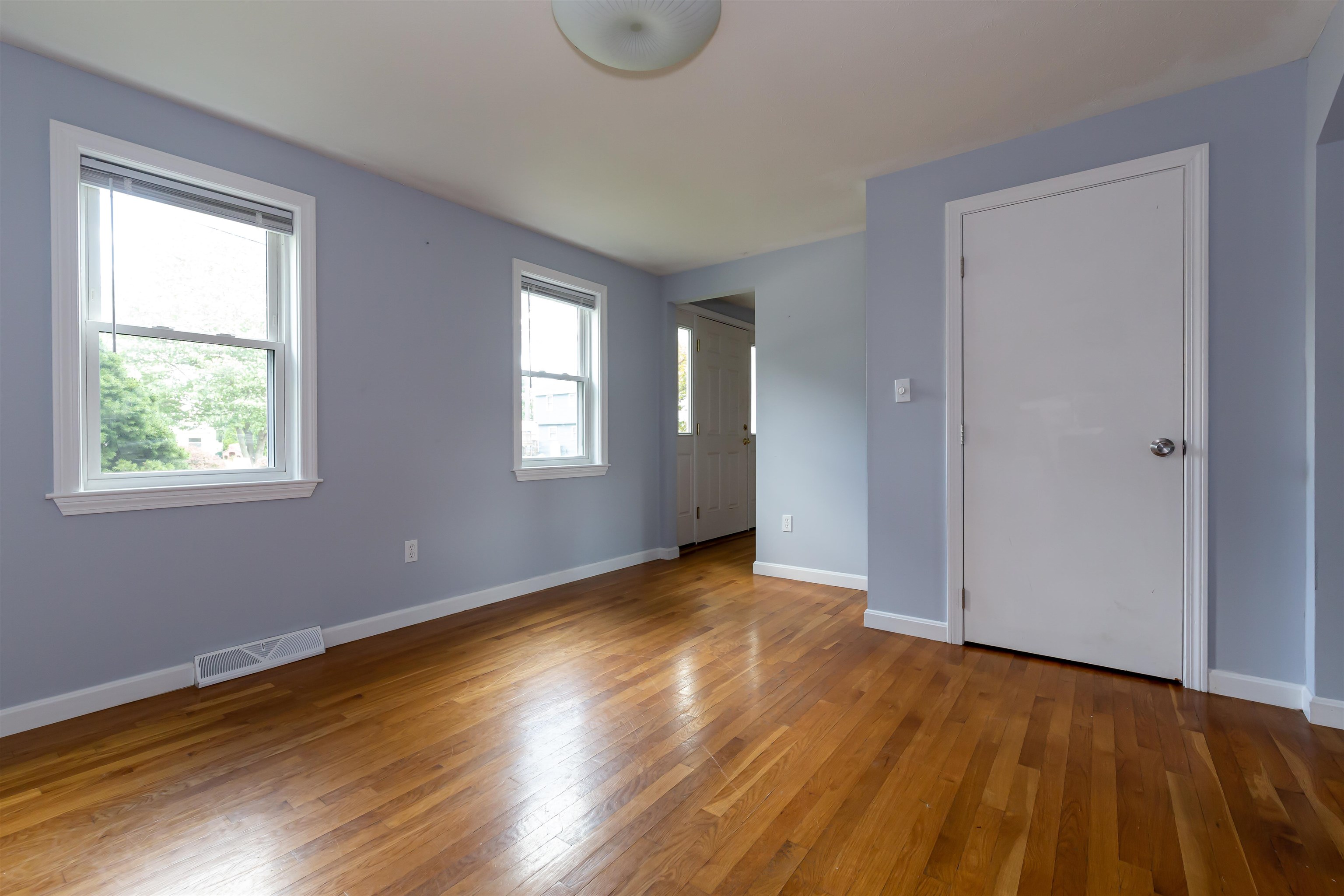 9 Ireland Street Hudson, NH 03051 - Photo 7 of 23