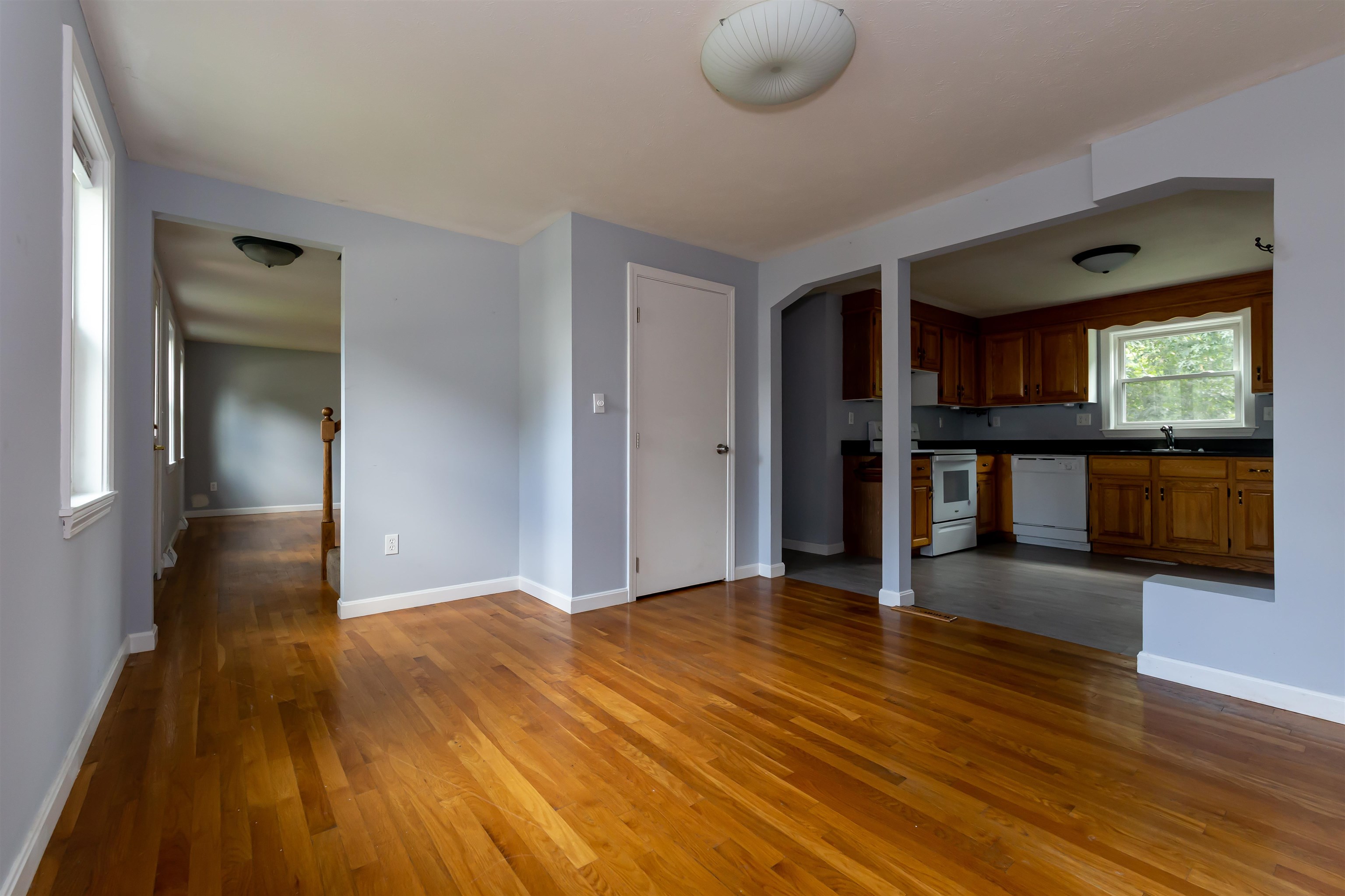9 Ireland Street Hudson, NH 03051 - Photo 8 of 23