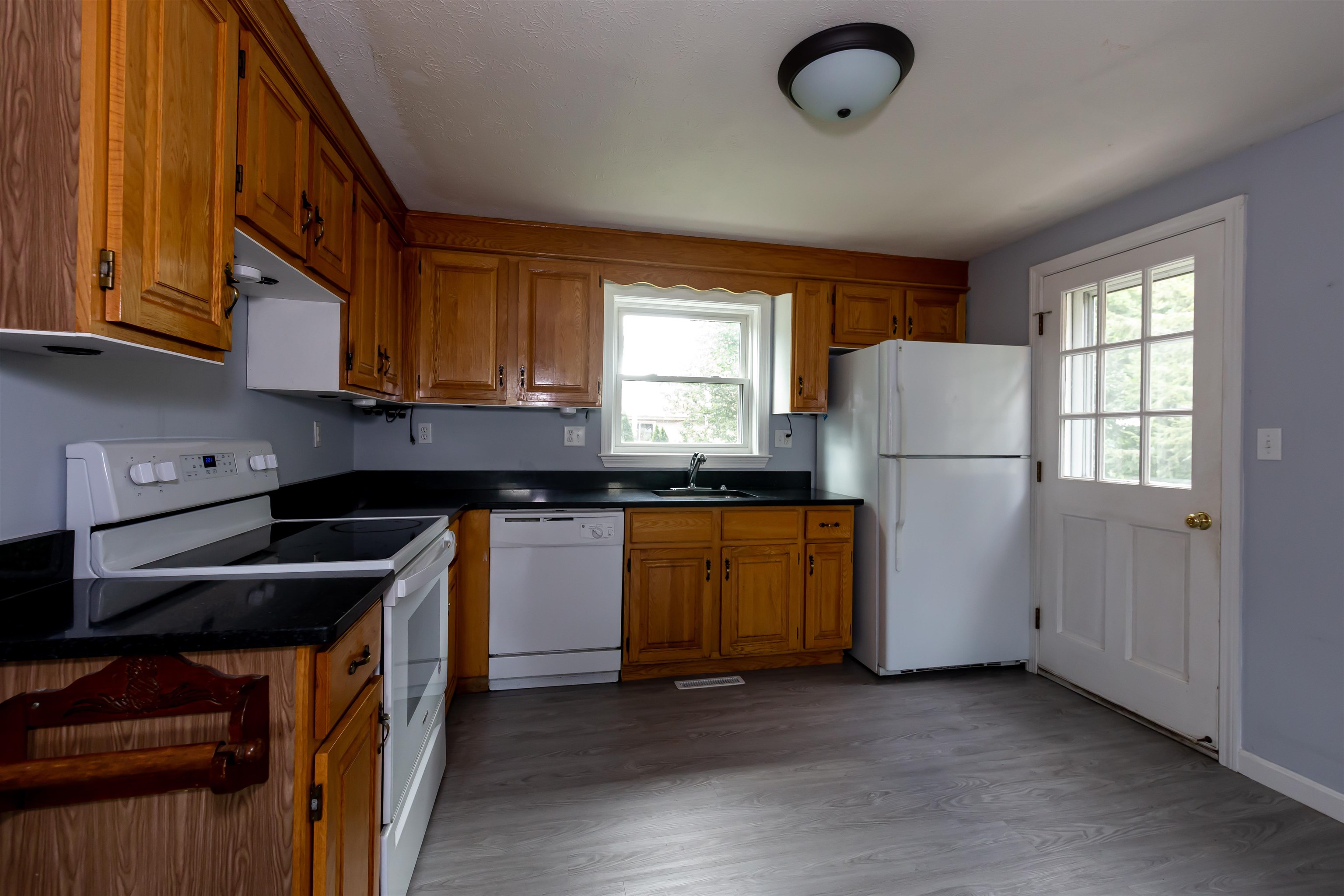 9 Ireland Street Hudson, NH 03051 - Photo 9 of 23