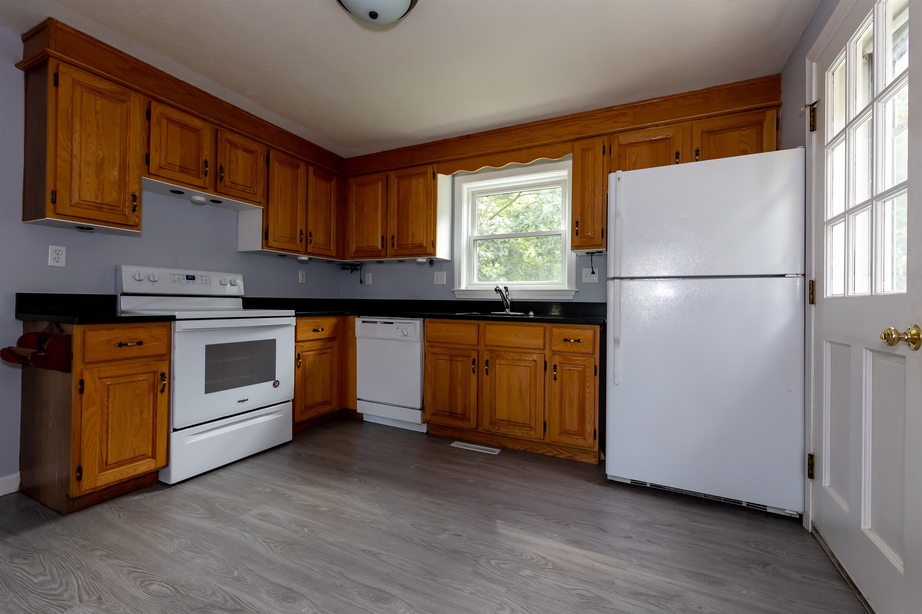 9 Ireland Street Hudson, NH 03051 - Photo 10 of 23