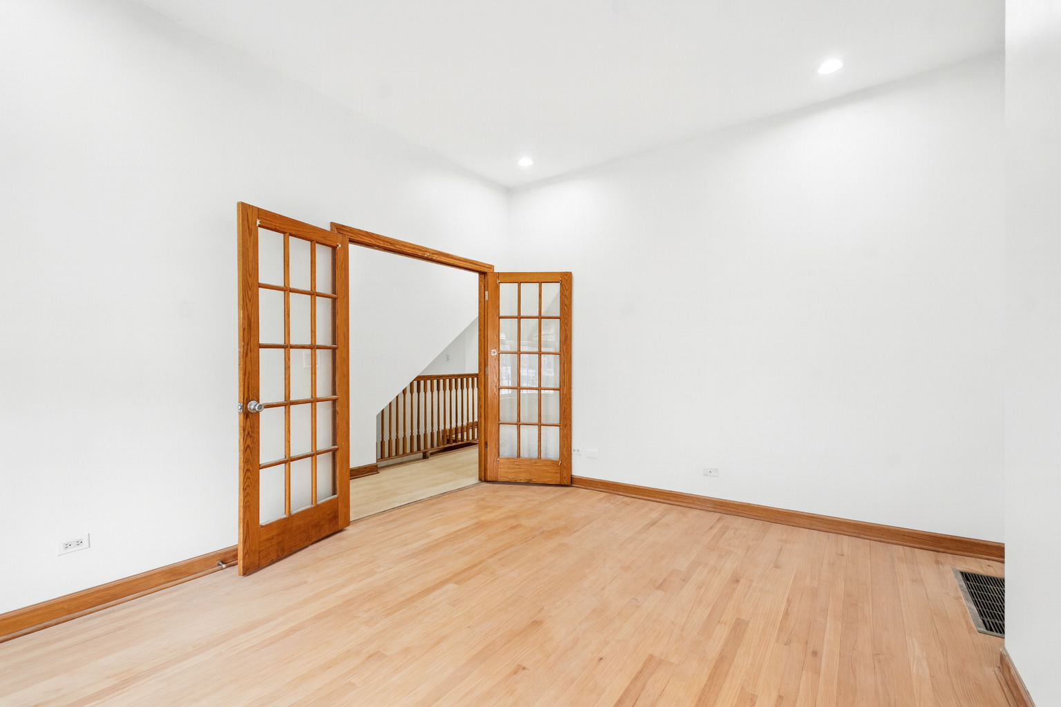 2336 West Taylor Street Chicago, IL 60612 - Photo 4 of 29 a view of an empty room with a window