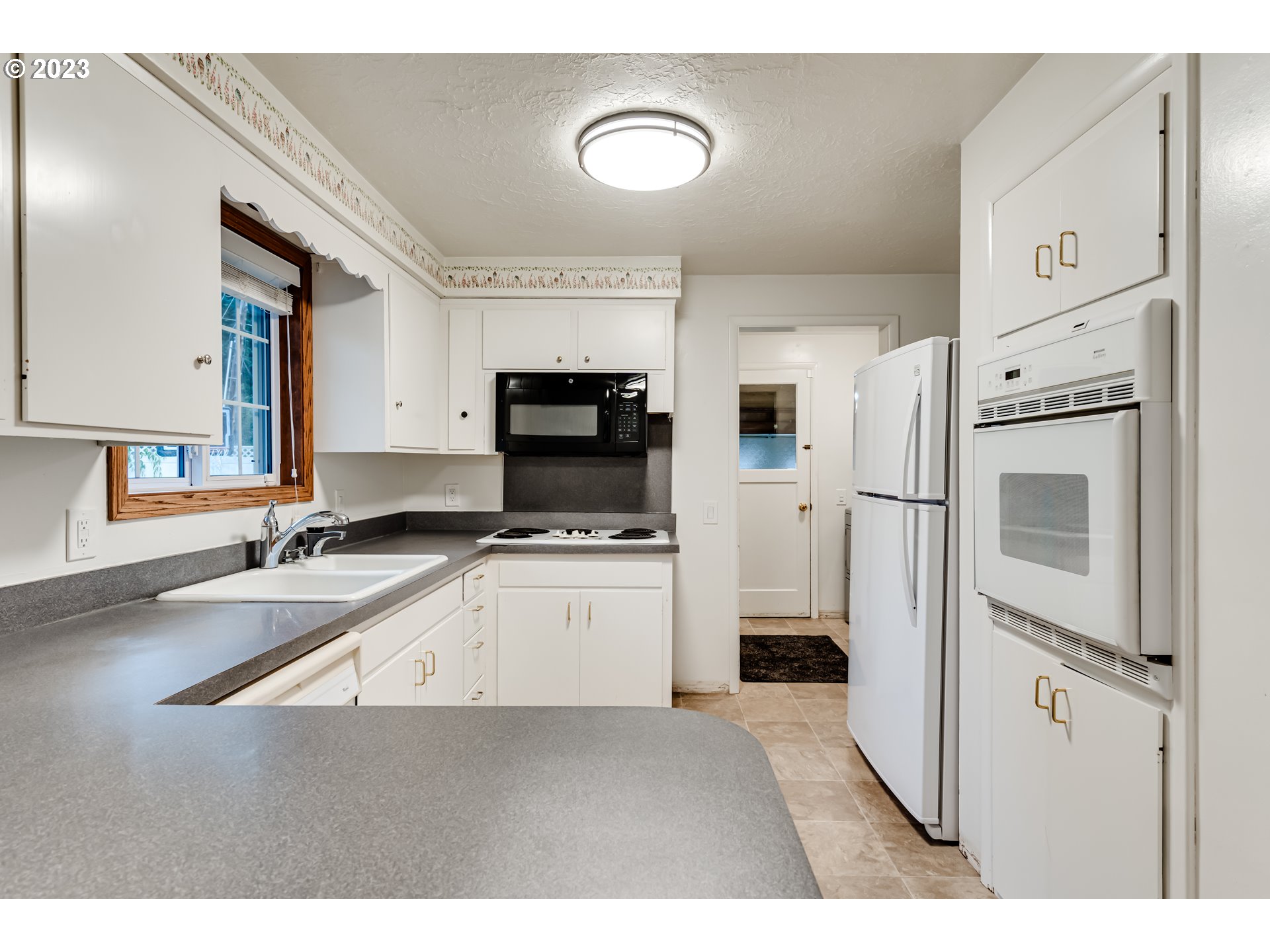 2405 35th Street Springfield, OR 97477 - Photo 7 of 39 Kitchen