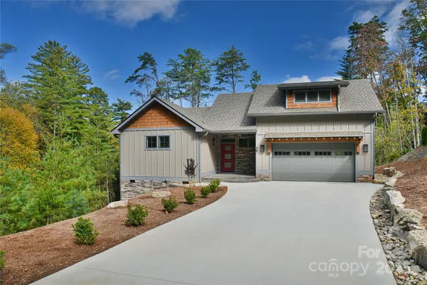 $841,900 | 48 Crossings Circle, Fairview, NC 28730