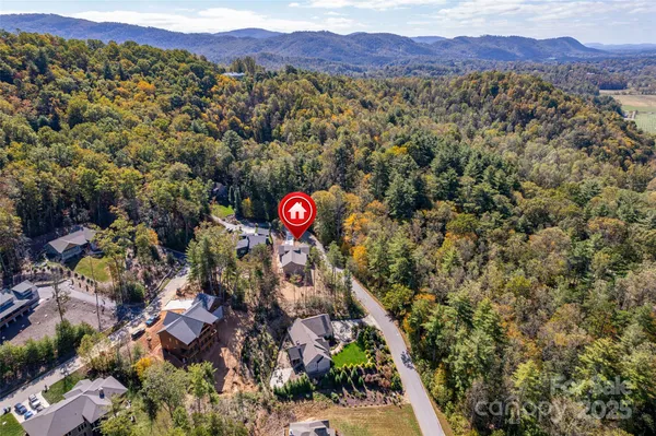 $841,900 | 48 Crossings Circle, Fairview, NC 28730