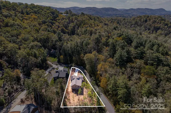 $841,900 | 48 Crossings Circle, Fairview, NC 28730