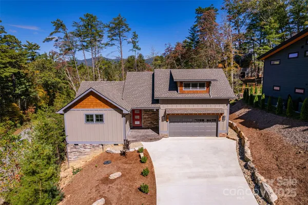 $841,900 | 48 Crossings Circle, Fairview, NC 28730