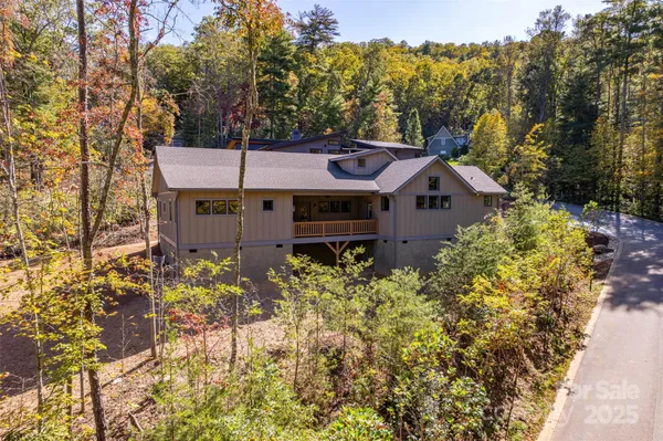 $841,900 | 48 Crossings Circle, Fairview, NC 28730