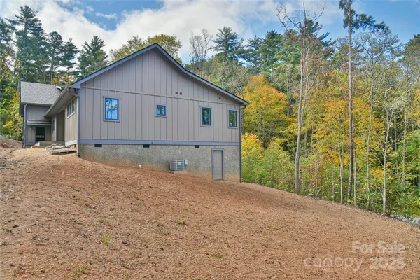$841,900 | 48 Crossings Circle, Fairview, NC 28730