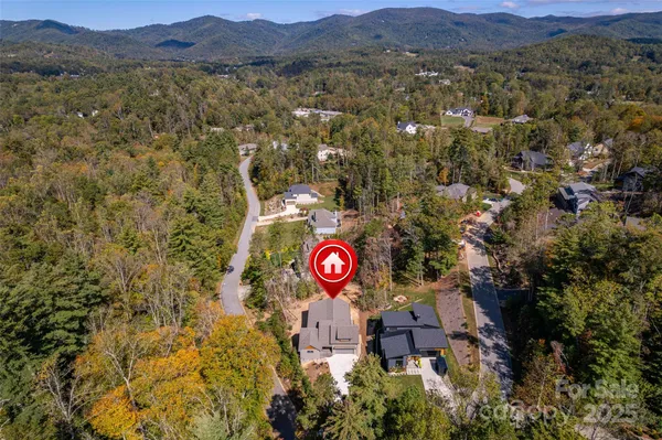$841,900 | 48 Crossings Circle, Fairview, NC 28730