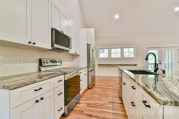 $841,900 | 48 Crossings Circle, Fairview, NC 28730