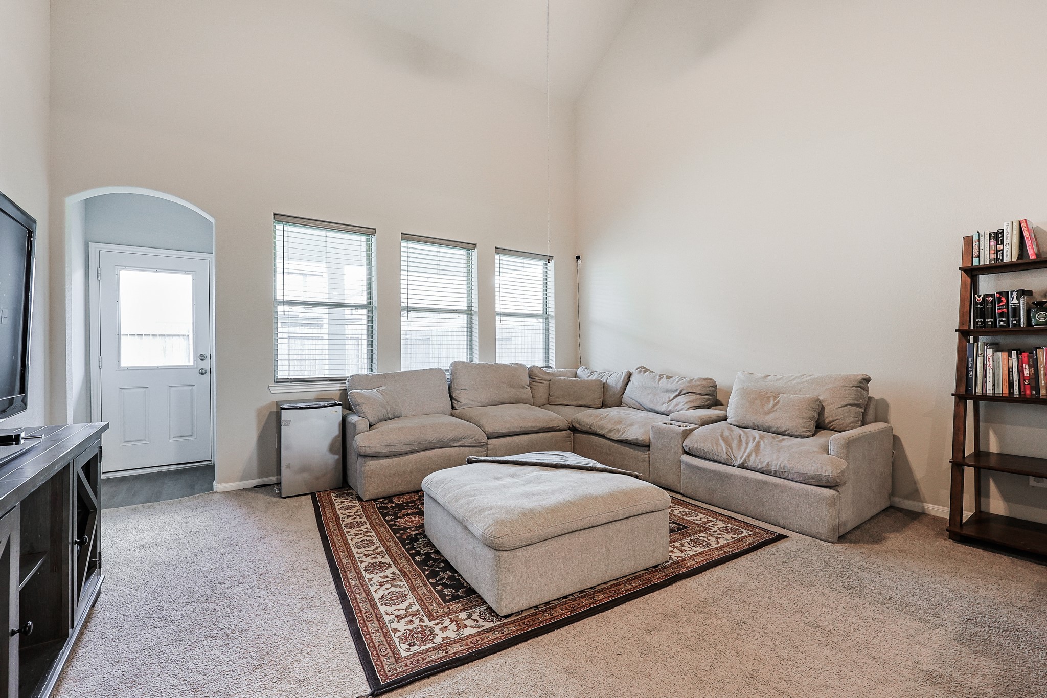10423 Rochester Hls Lane Tomball, TX 77375 - Photo 7 of 36 The heart of the home awaits in this impressive, open-concept living room, highlighted by soaring vaulted ceilings that create a grand, airy atmosphere.