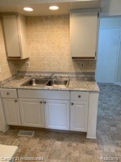 13471 Frazho Road Warren, MI 48089 - Photo 10 of 19