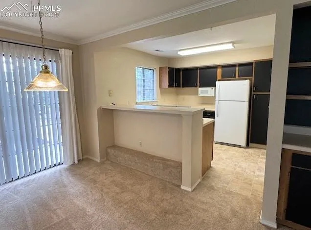 a view of empty room with window