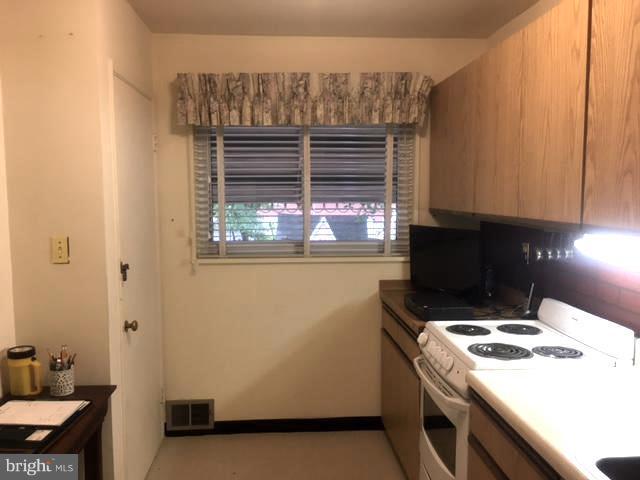 3912 Braddock Road Alexandria, VA 22312 - Photo 6 of 22 Galley Kitchen