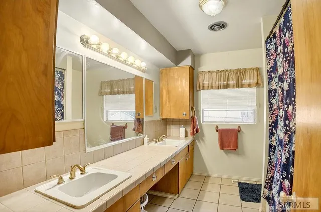 $494,500 | 1381 East Airport Road, Blackfoot, ID 83221