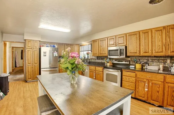 $459,900 | 1381 East Airport Road, Blackfoot, ID 83221