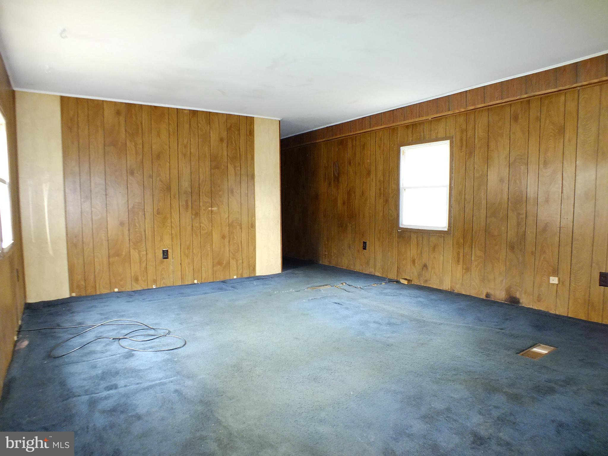2439 Fairmount Road, Unit 16 Hampstead, MD 21074 - Photo 6 of 17 an empty room with windows