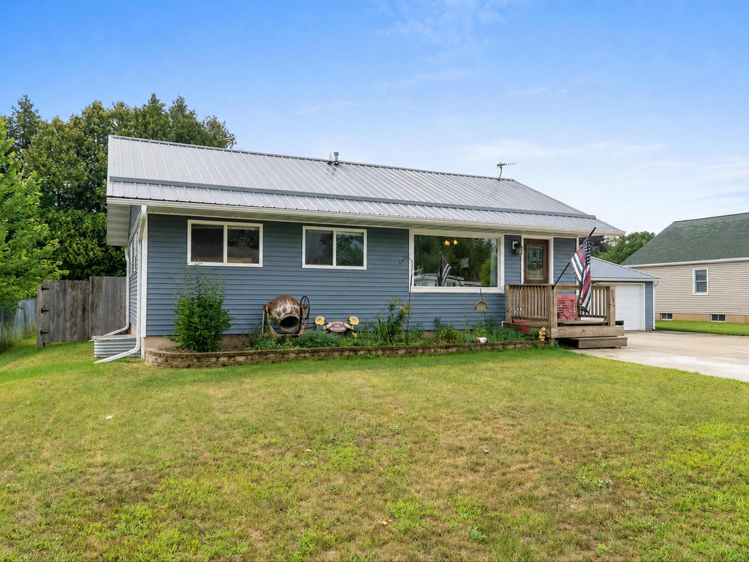 2319 38th Street Two Rivers, WI 54241 - Photo 3 of 30 02-DSC09696