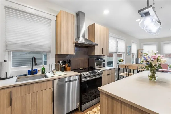 $6,500 | 701 East 2nd Street, Unit 1, Boston, MA 02127