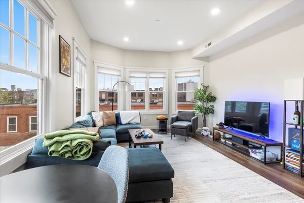 $6,500 | 701 East 2nd Street, Unit 1, Boston, MA 02127