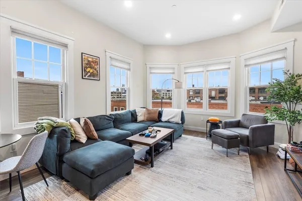 $6,500 | 701 East 2nd Street, Unit 1, Boston, MA 02127