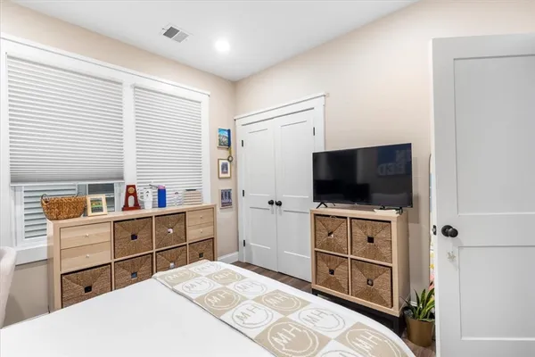 $6,500 | 701 East 2nd Street, Unit 1, Boston, MA 02127